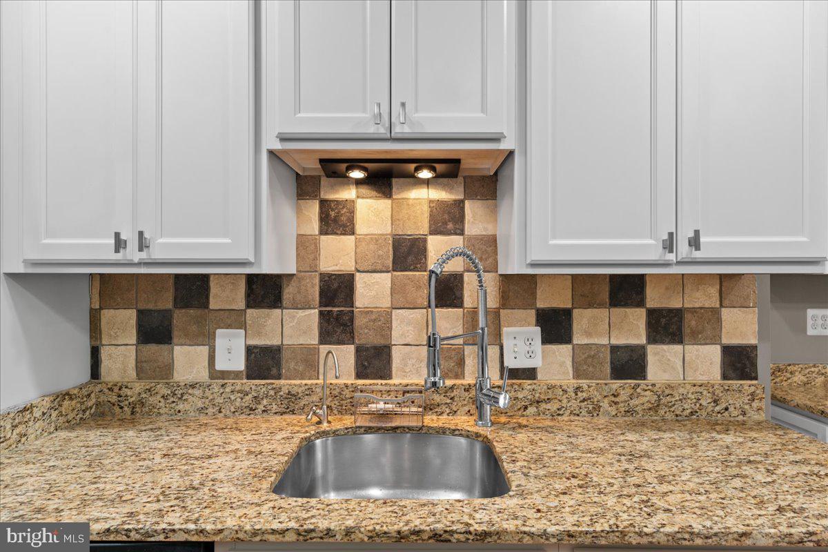 4932 Sauquoit Ln Property Photo 16