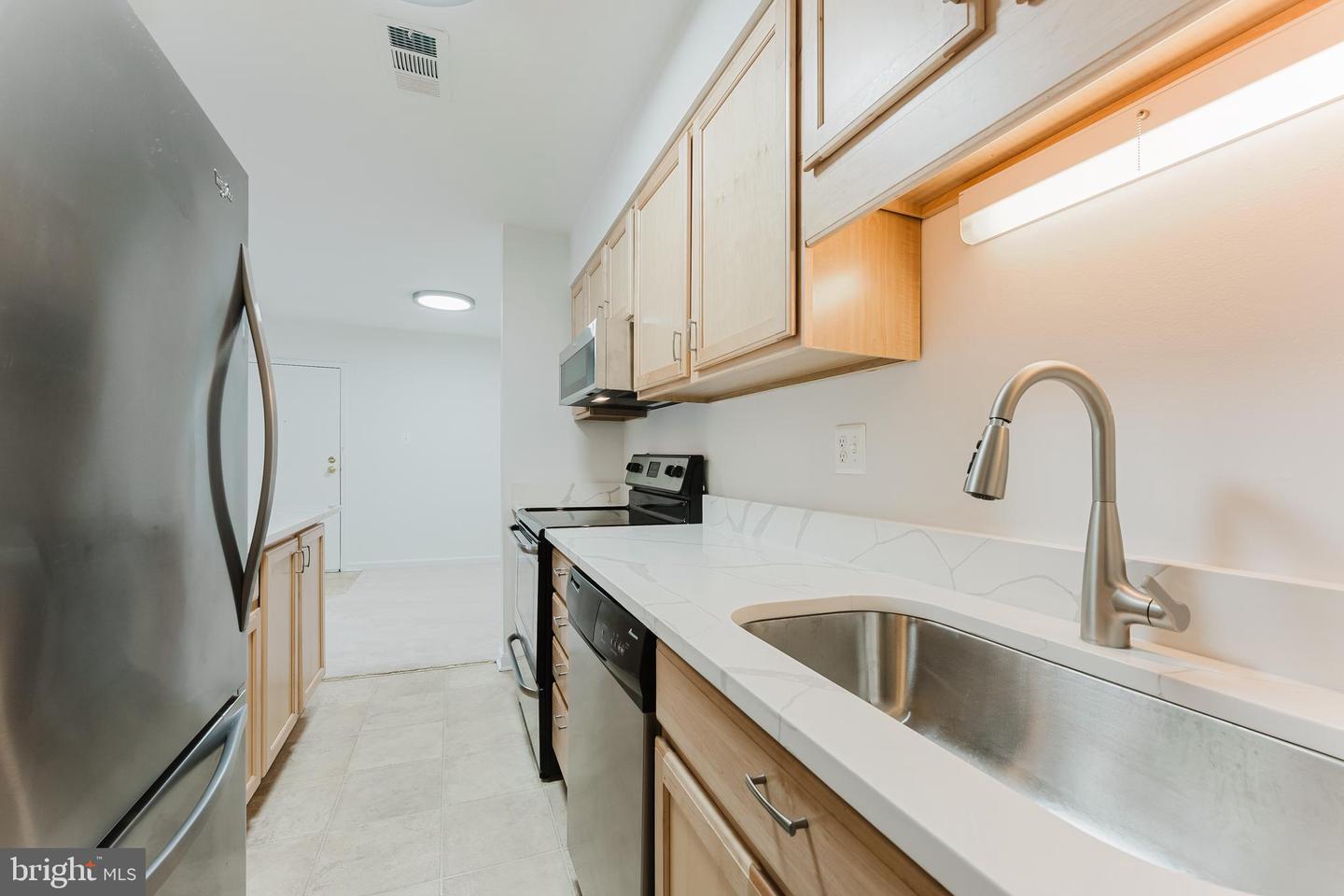 5800-b Torington Dr #833 Property Photo 20