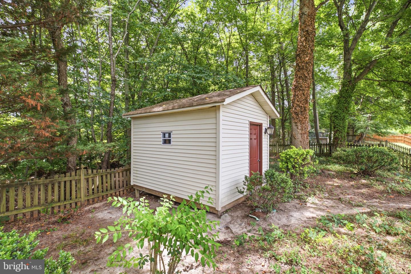 8417 Great Lake Ln Property Photo 33