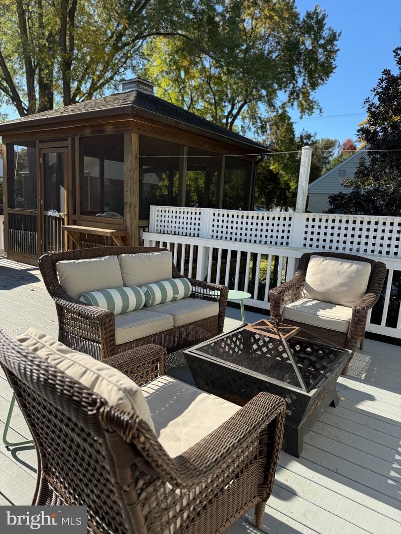 1917 Youngblood St Property Photo 5