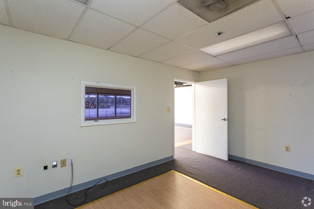 8390-suite E Terminal Rd Property Photo 12