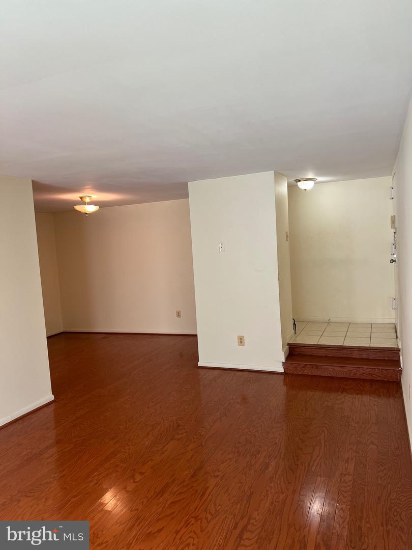 11232 Chestnut Grove Sq #135 Property Photo 3
