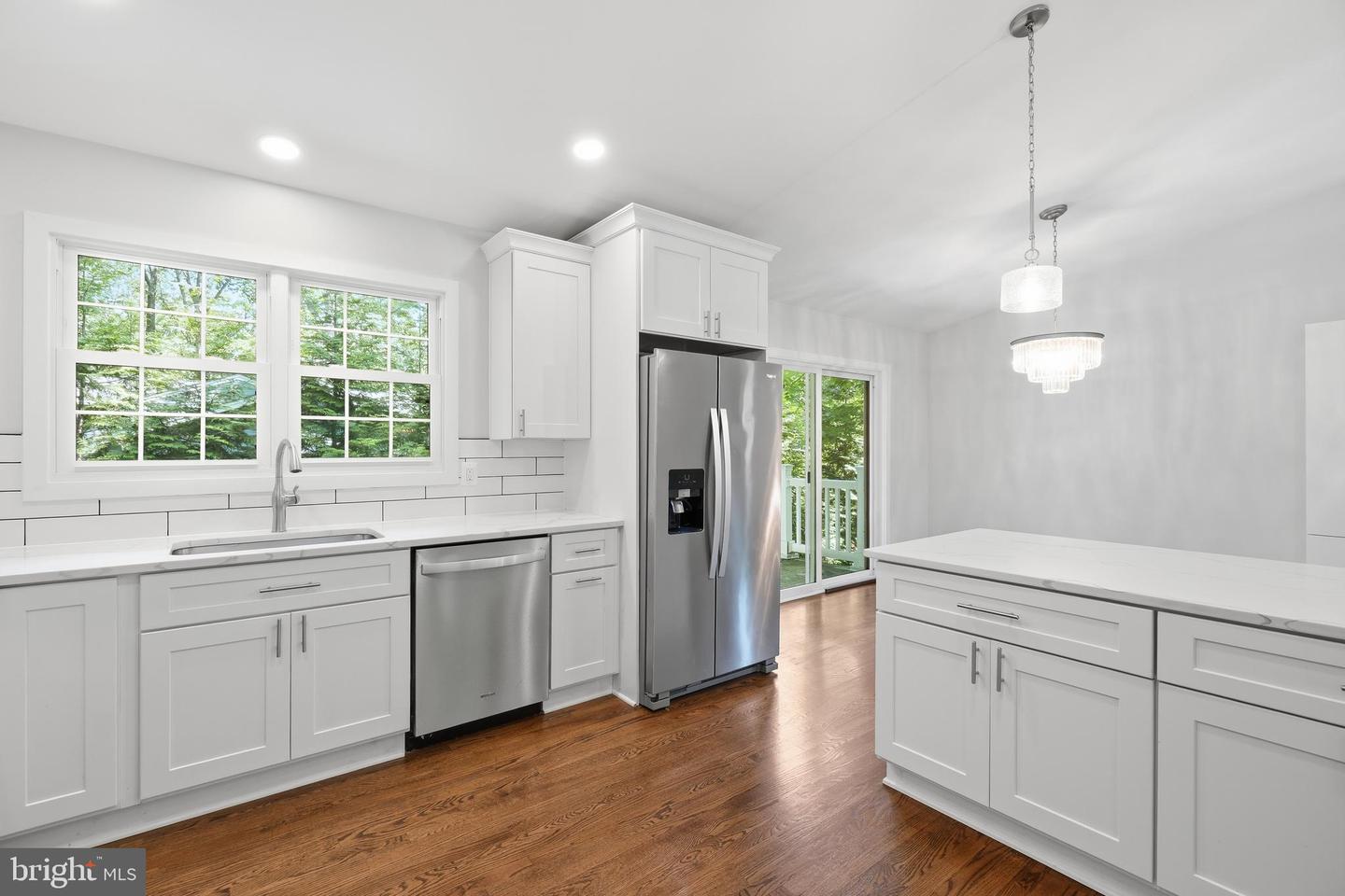 6814 Shrine Ct Property Photo 10