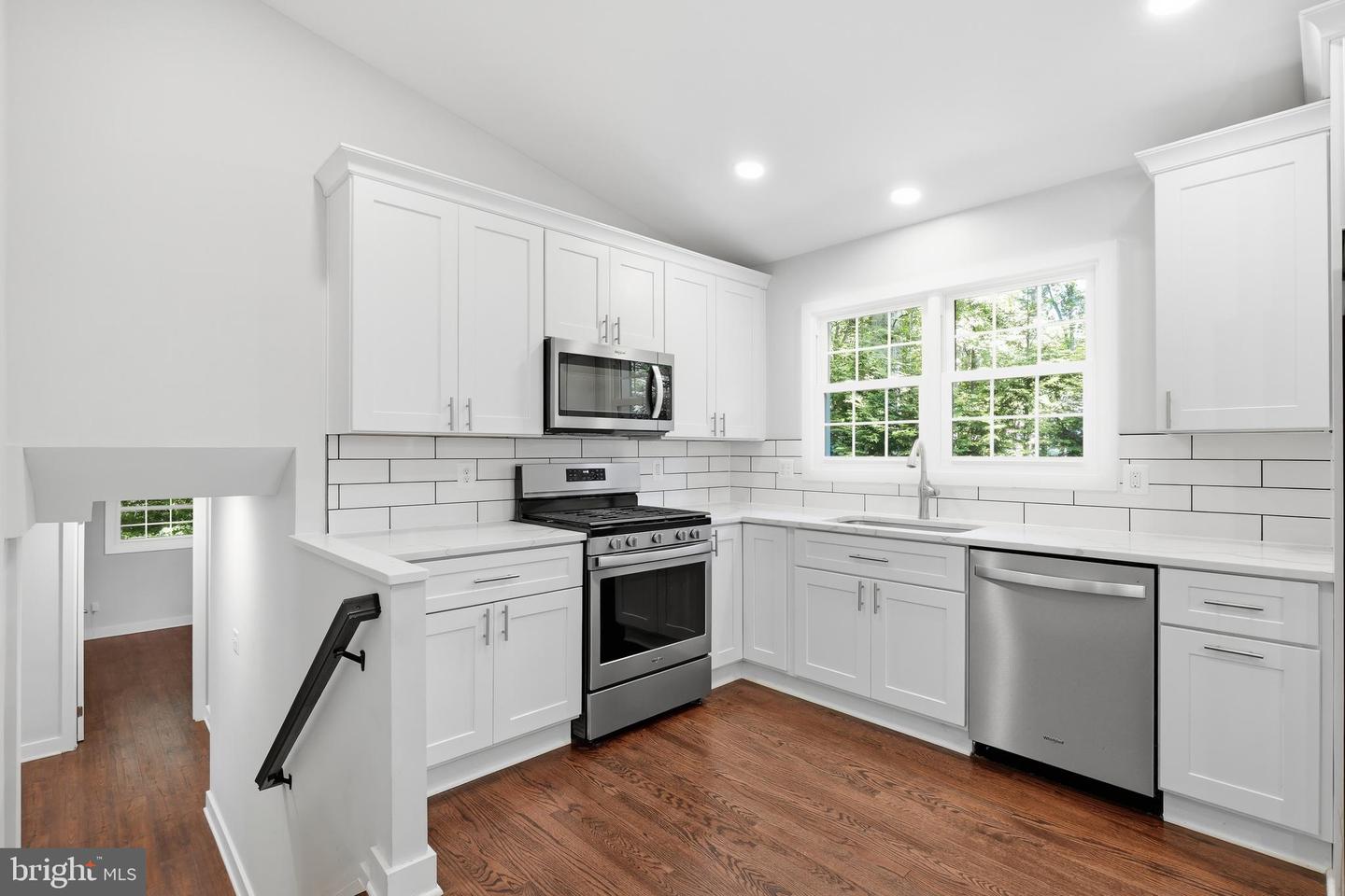 6814 Shrine Ct Property Photo 11