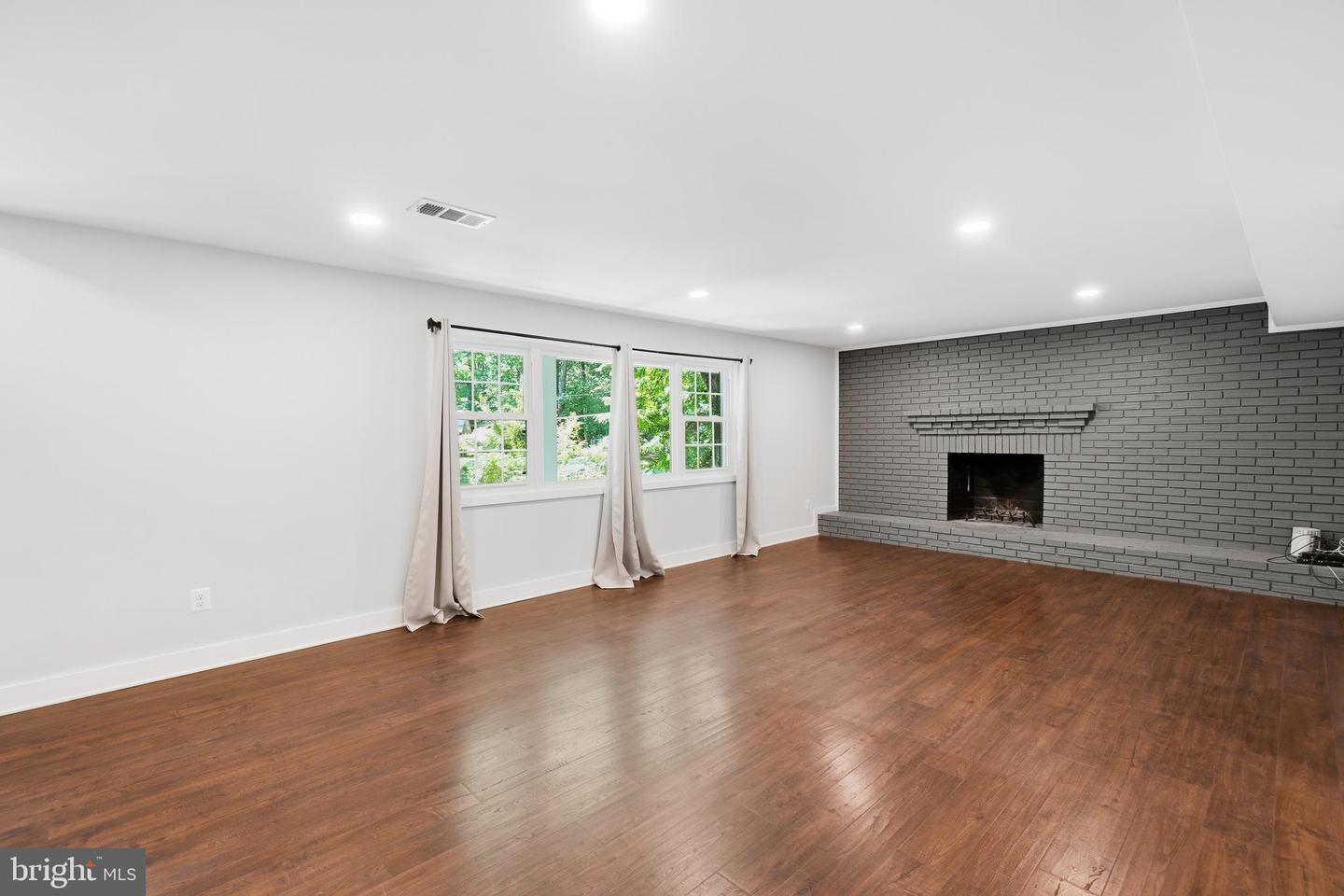 6814 Shrine Ct Property Photo 18