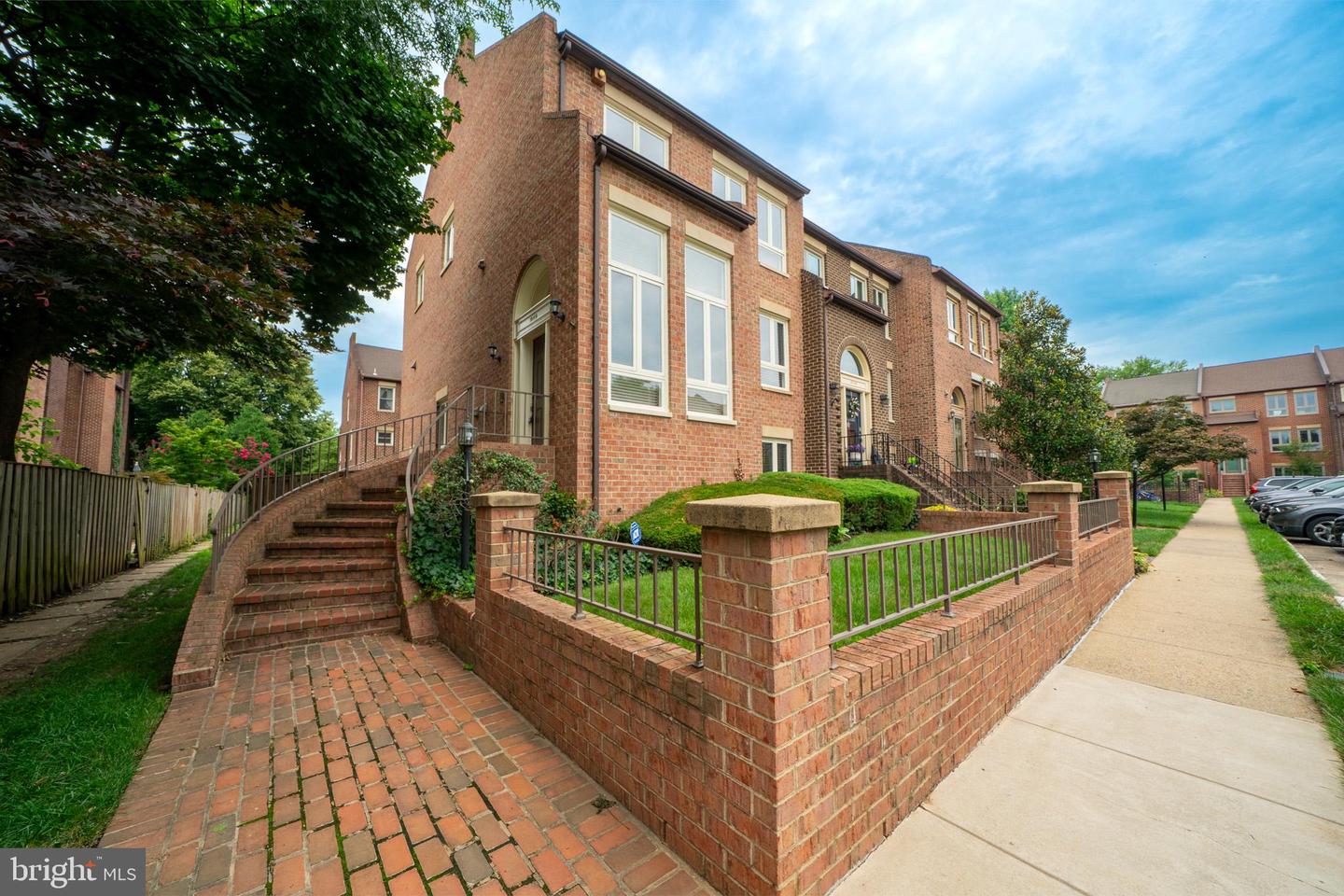 10168 TURNBERRY PL Property Photo 1