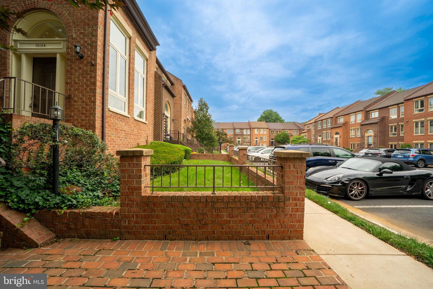 10168 Turnberry Pl Property Photo 2