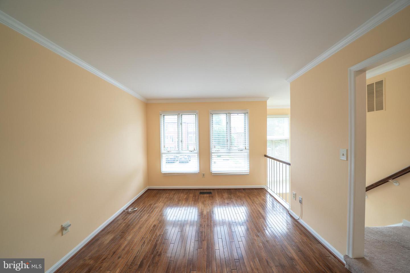 10168 Turnberry Pl Property Photo 6