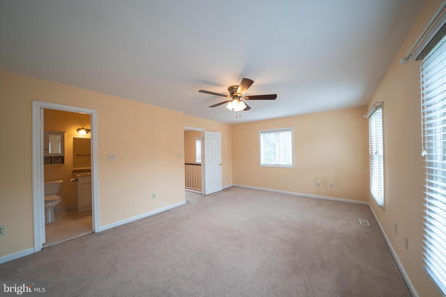 10168 Turnberry Pl Property Photo 18