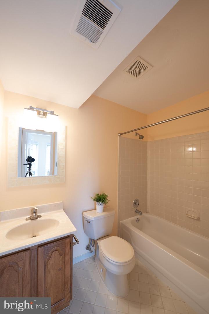 10168 Turnberry Pl Property Photo 25