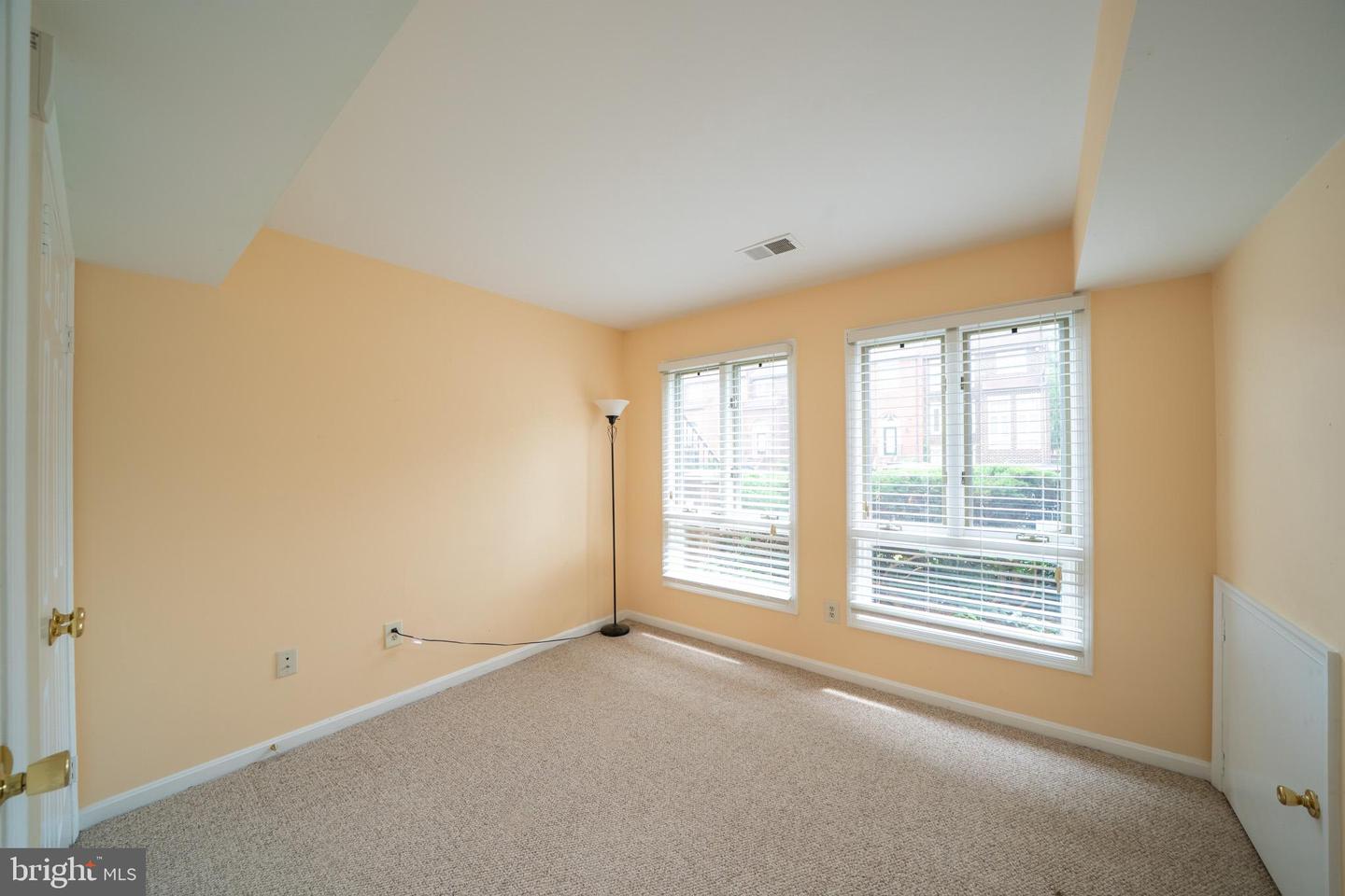 10168 Turnberry Pl Property Photo 26