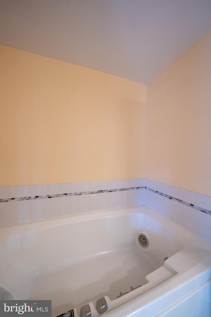 10168 Turnberry Pl Property Photo 27