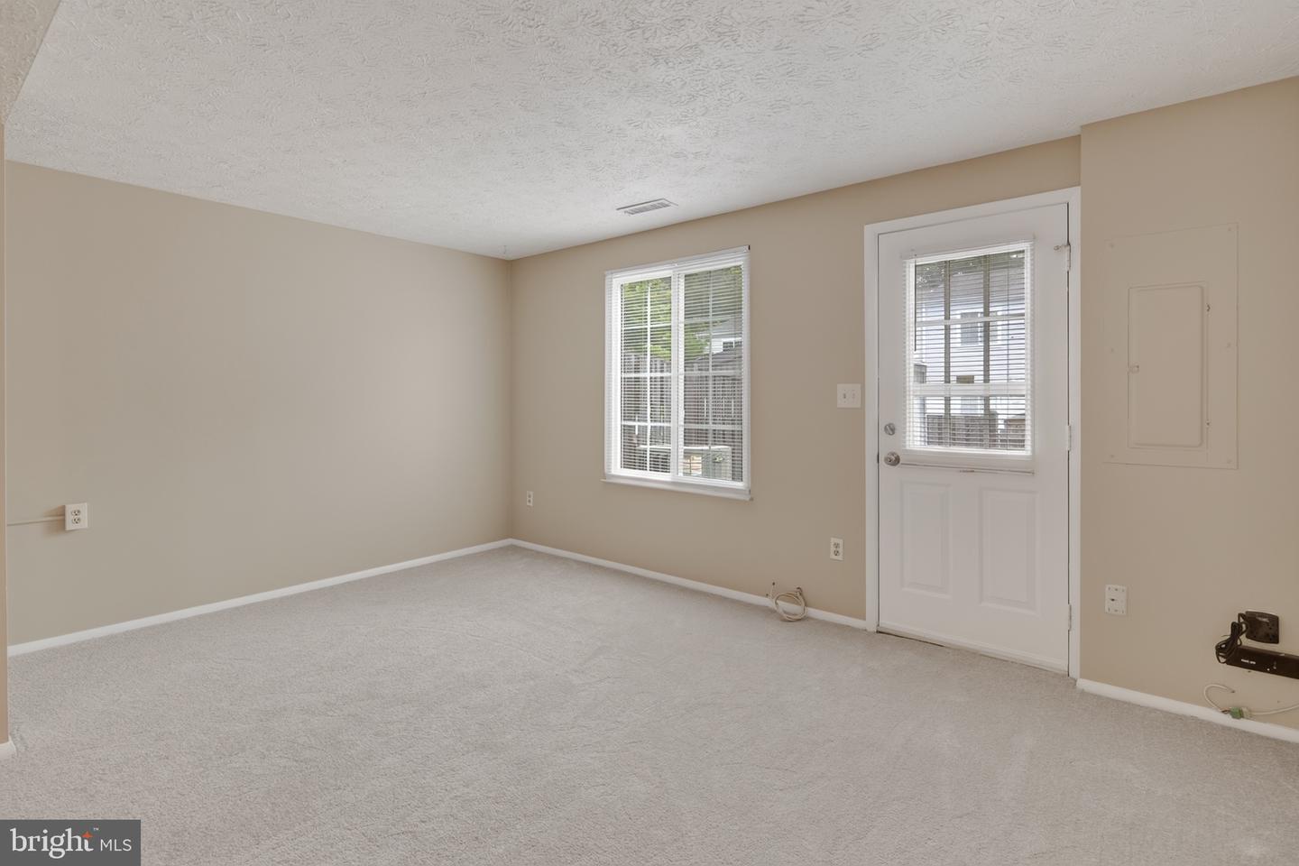 8741 Susquehanna St Property Photo 9