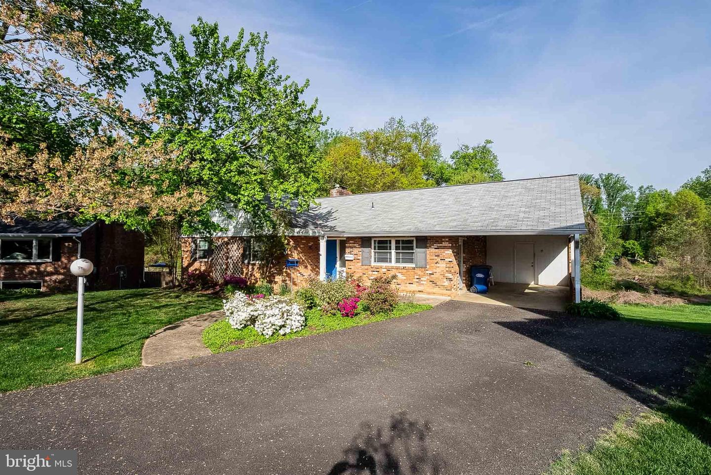 6608 Fairlawn Dr Property Photo 2