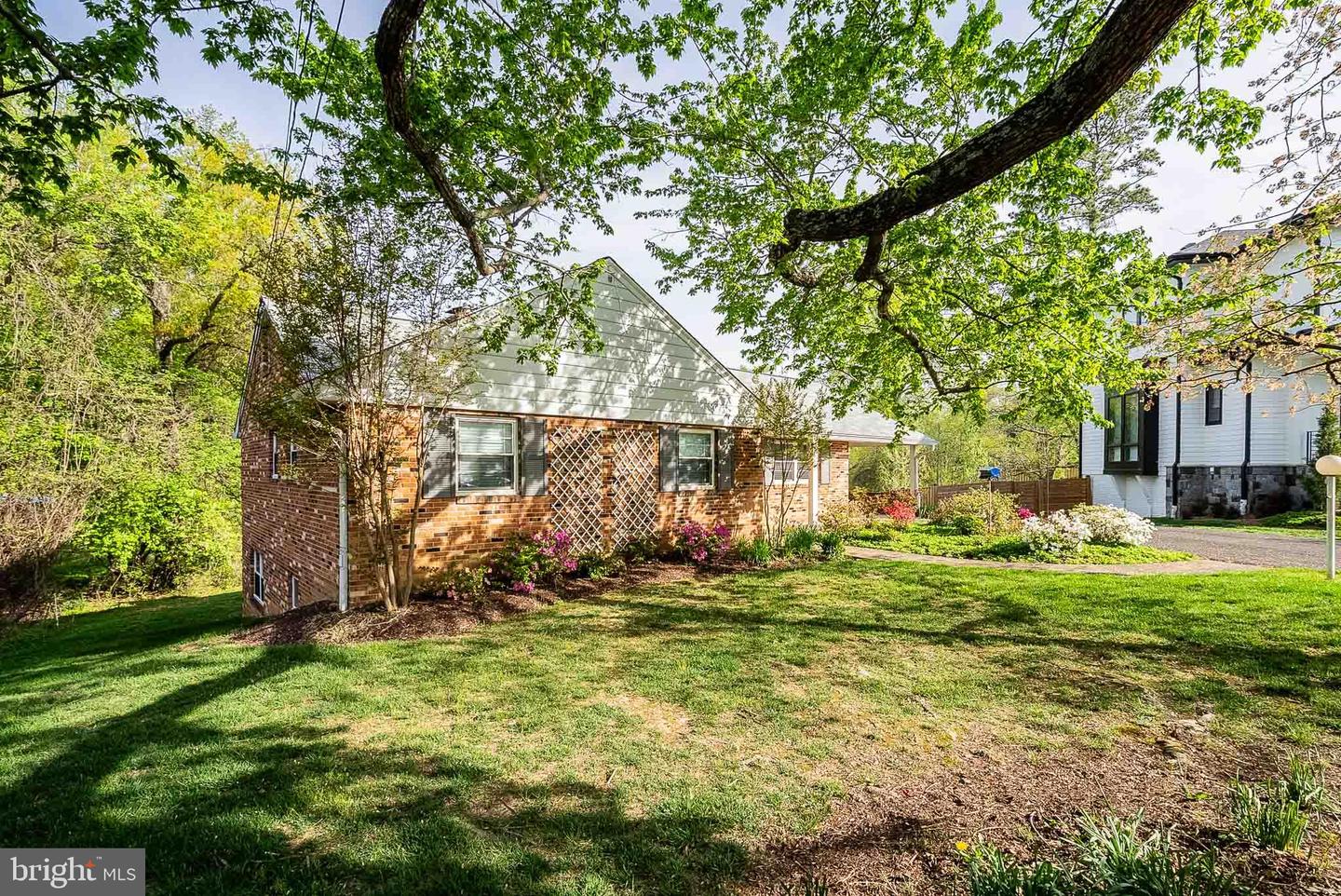 6608 Fairlawn Dr Property Photo 3