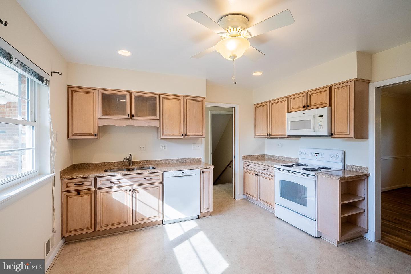 6608 Fairlawn Dr Property Photo 5