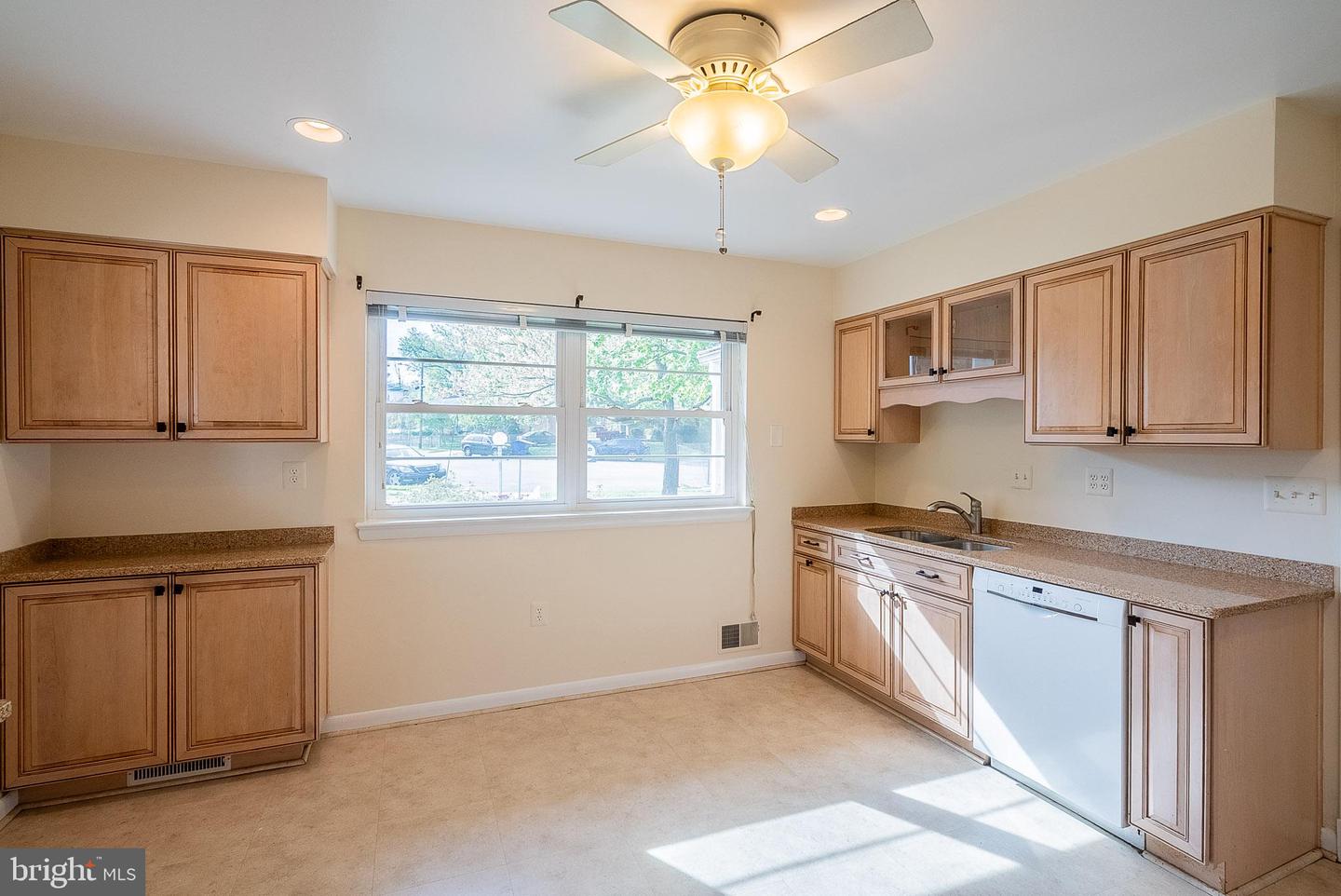 6608 Fairlawn Dr Property Photo 7