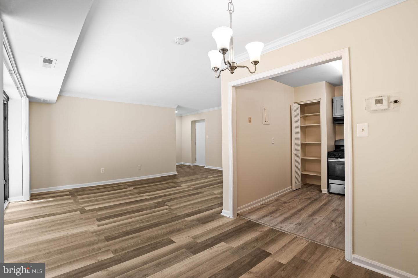6141 Leesburg Pike #101 Property Photo 12