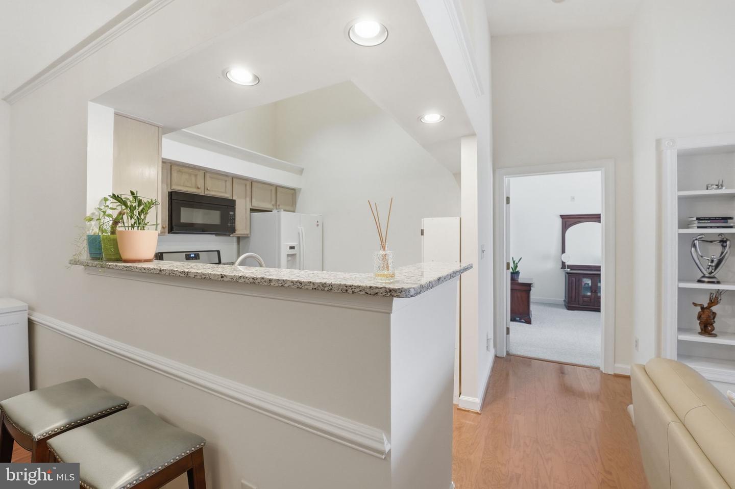 9224-j Cardinal Forest Ln #j Property Photo 5