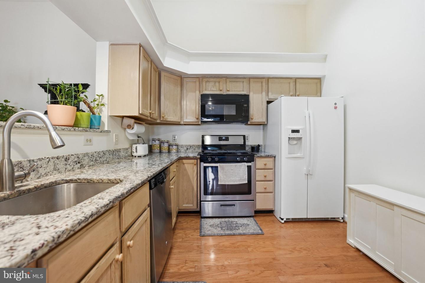 9224-j Cardinal Forest Ln #j Property Photo 6