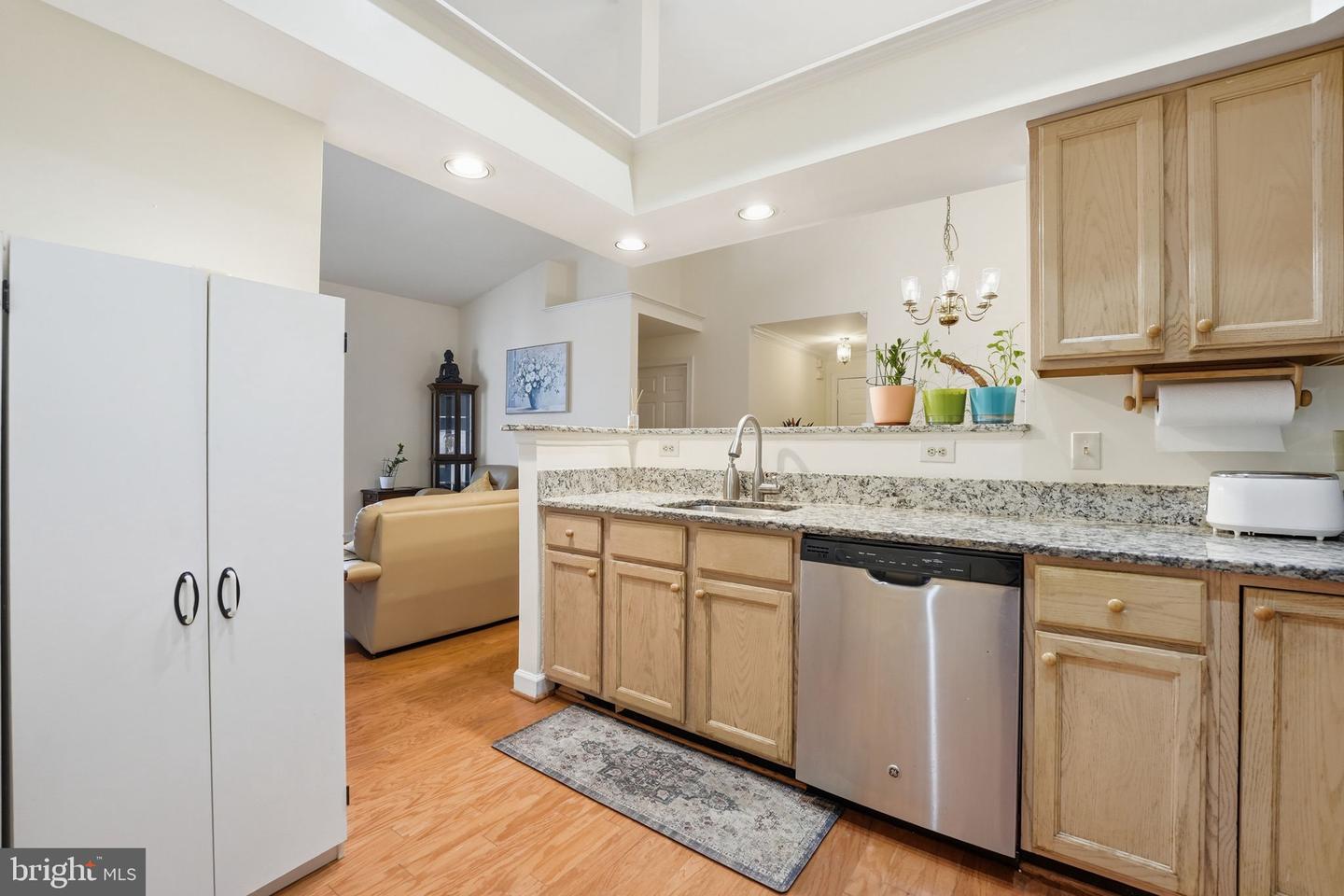 9224-j Cardinal Forest Ln #j Property Photo 8