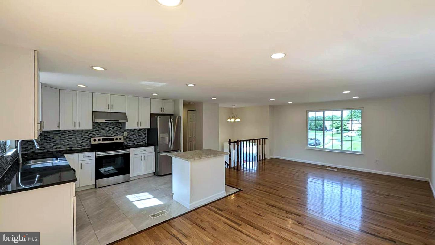 2929 Ashdown Forest Dr Property Photo 6