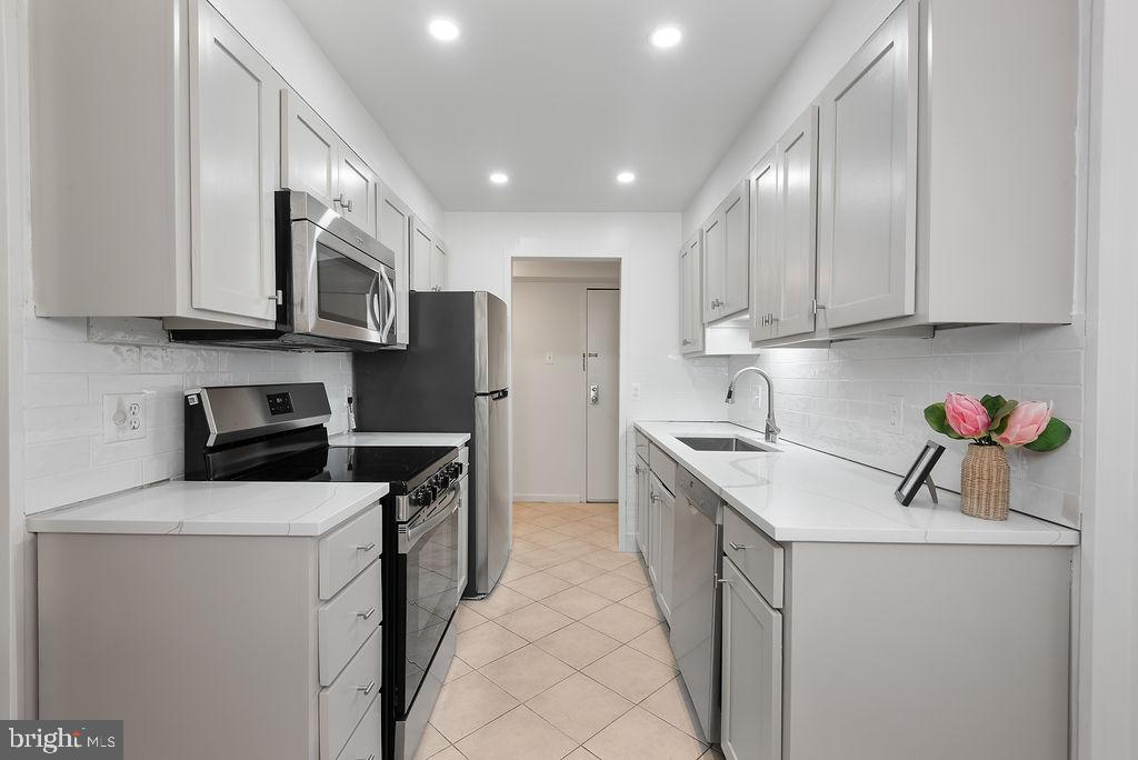 11600 Stoneview Sq #60/2b Property Photo 3