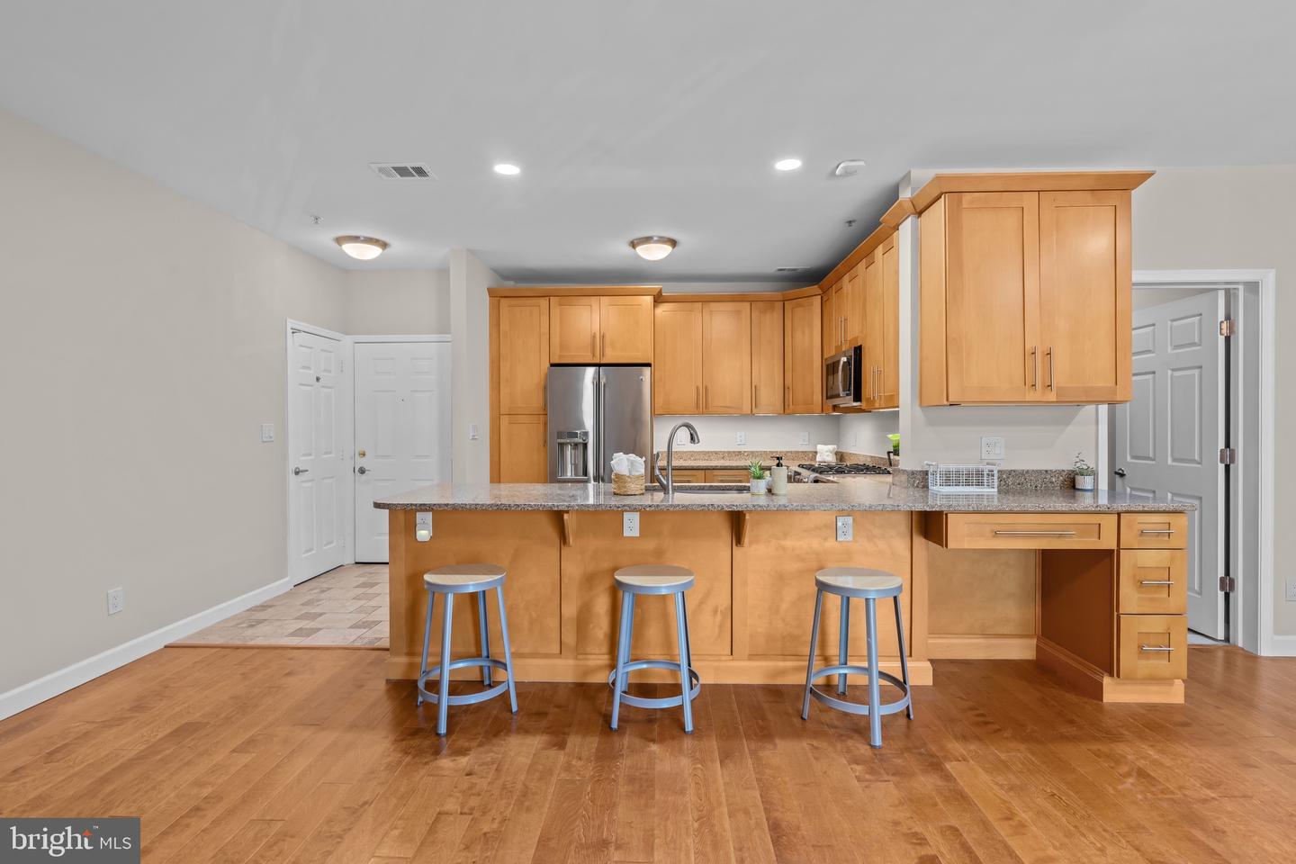 1701 LAKE SHORE CREST DR #21 Property Photo 1