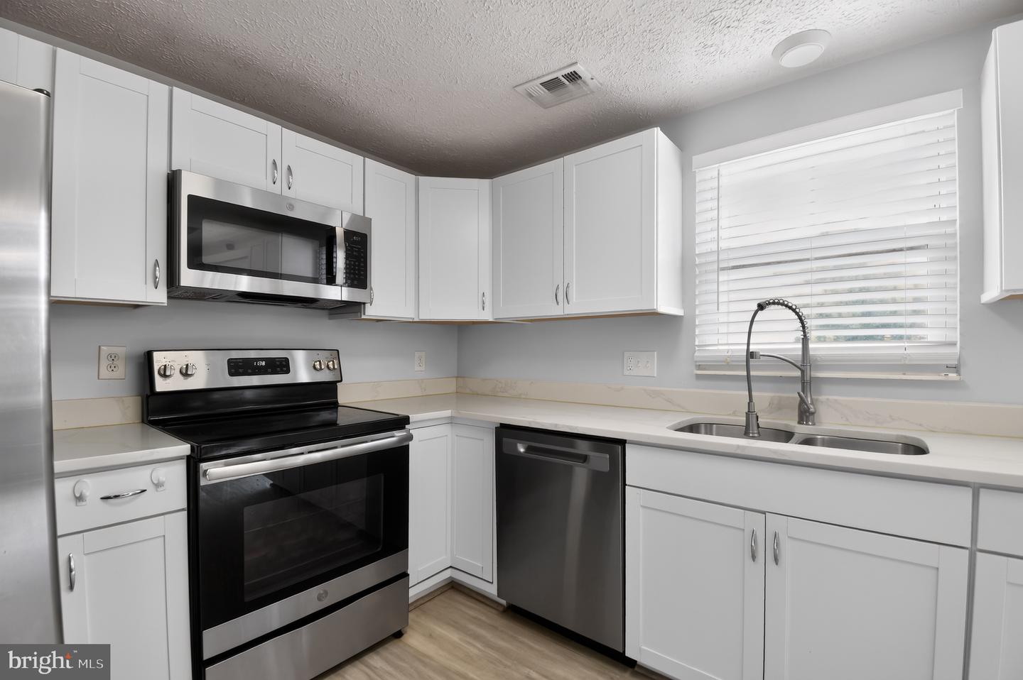 8307 Pondside Ter Property Photo 15