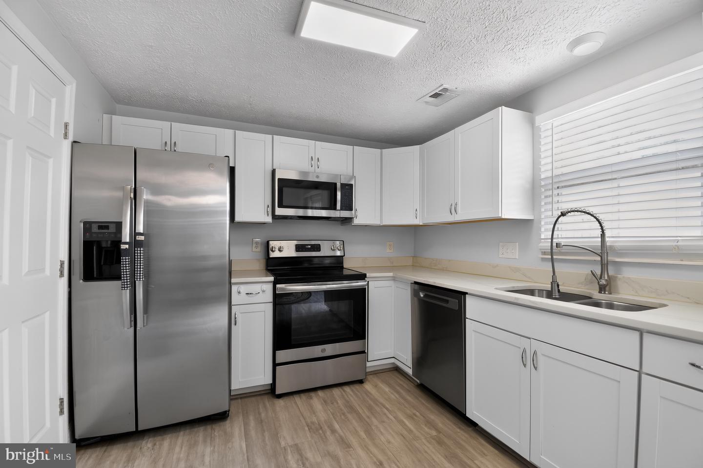 8307 Pondside Ter Property Photo 16