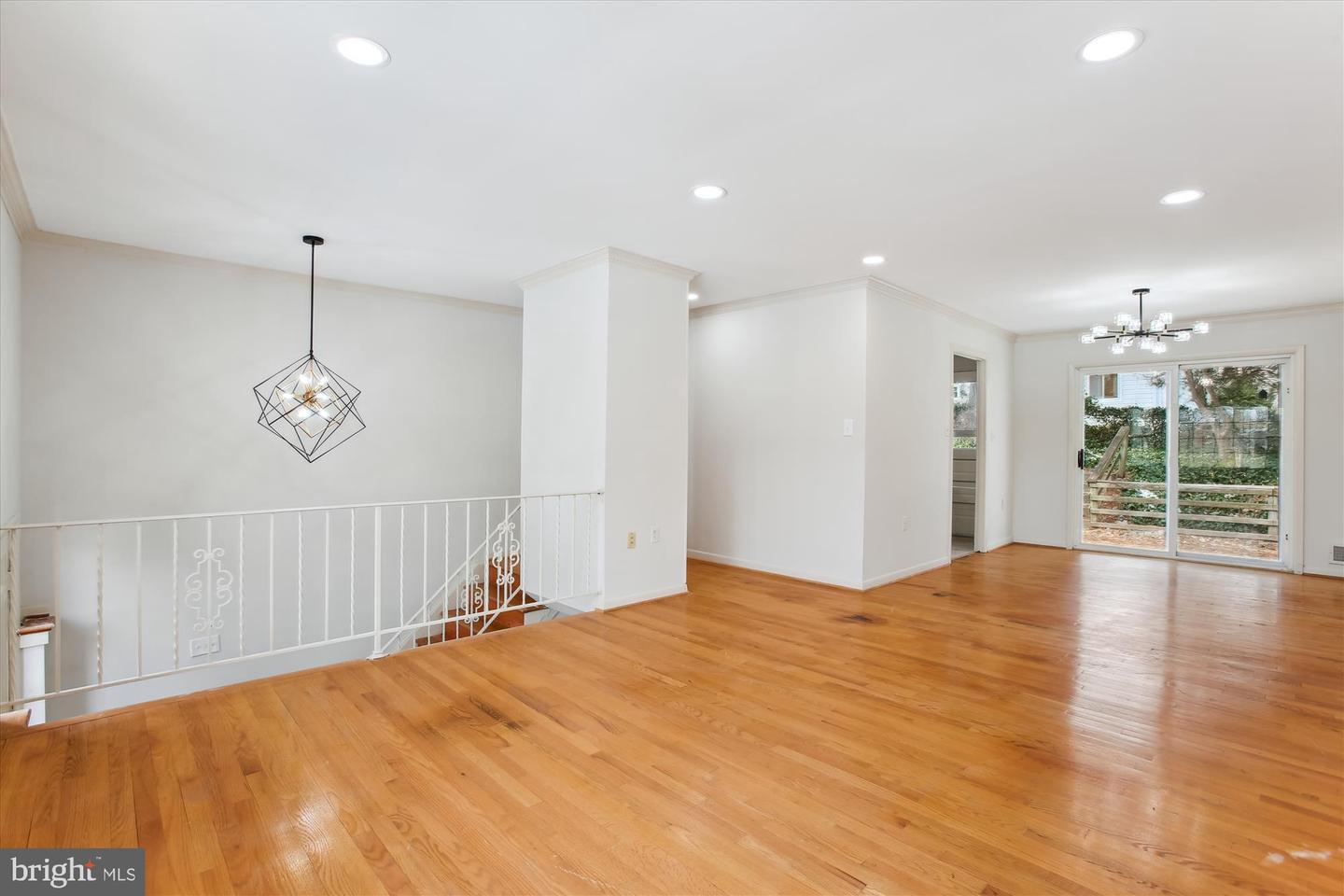 4904 Chanticleer Ave Property Photo 4
