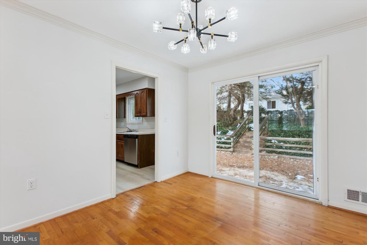 4904 Chanticleer Ave Property Photo 5