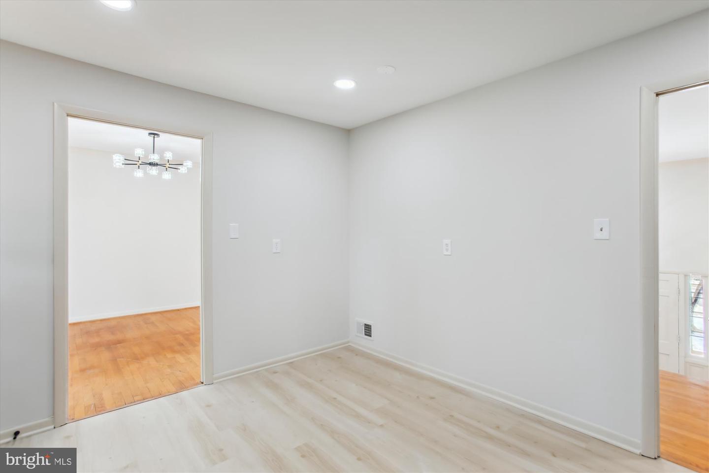 4904 Chanticleer Ave Property Photo 8