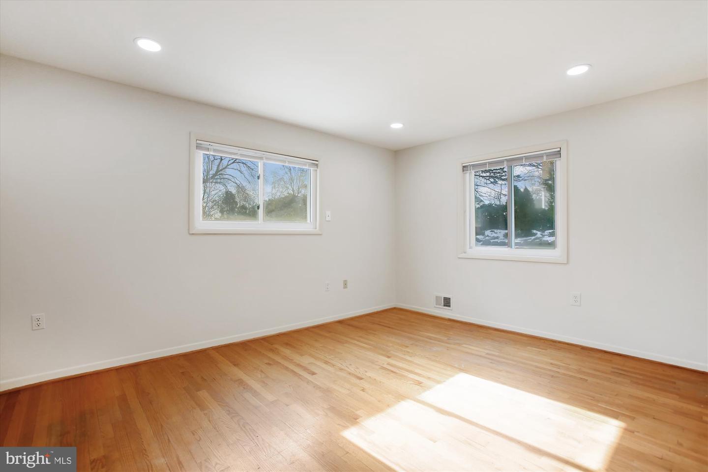 4904 Chanticleer Ave Property Photo 10