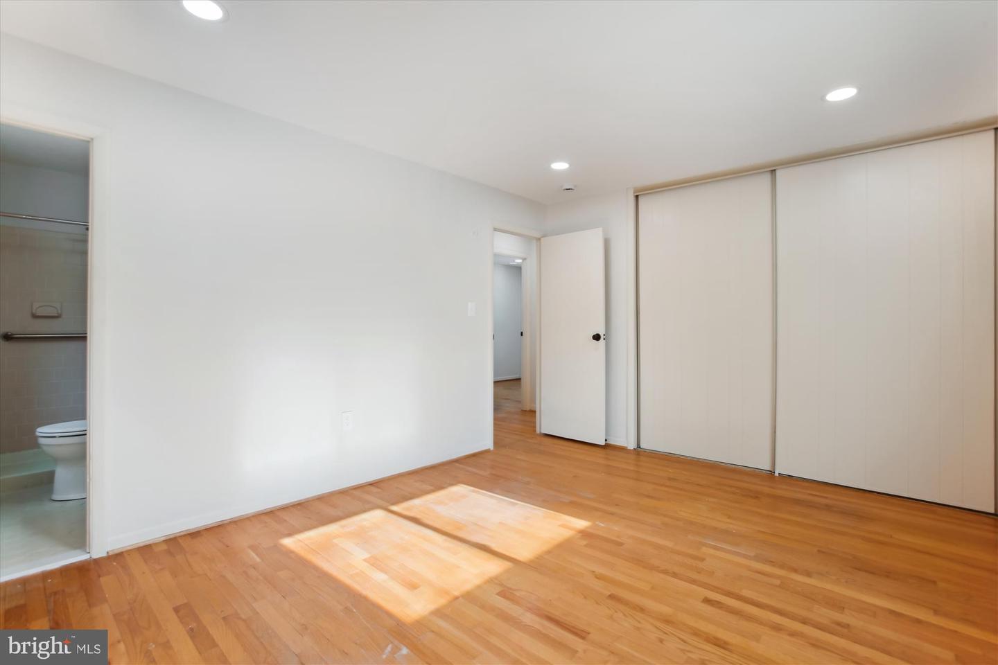 4904 Chanticleer Ave Property Photo 13