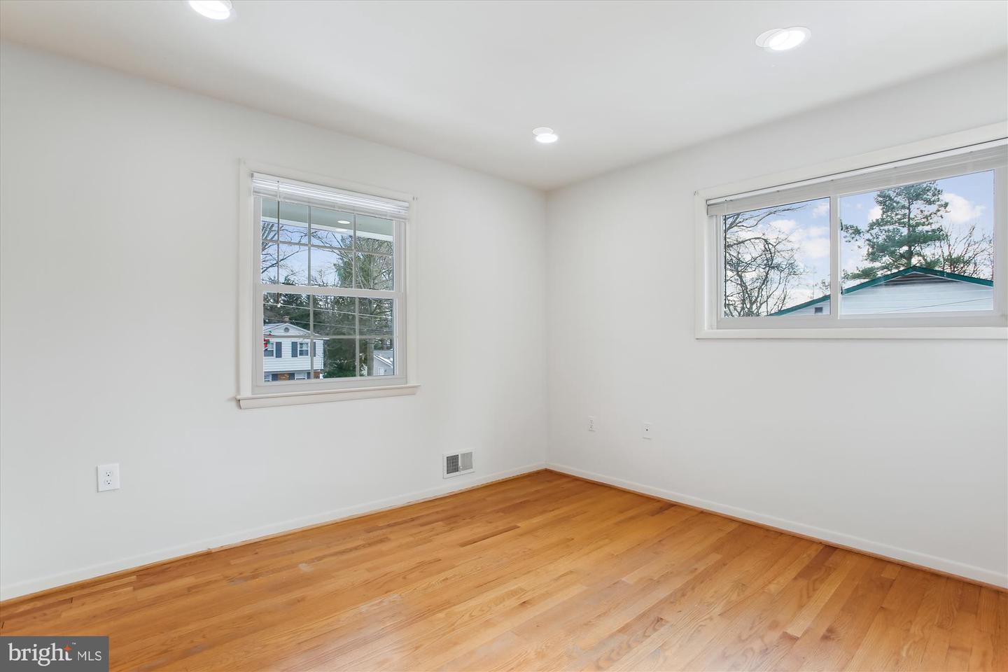 4904 Chanticleer Ave Property Photo 14
