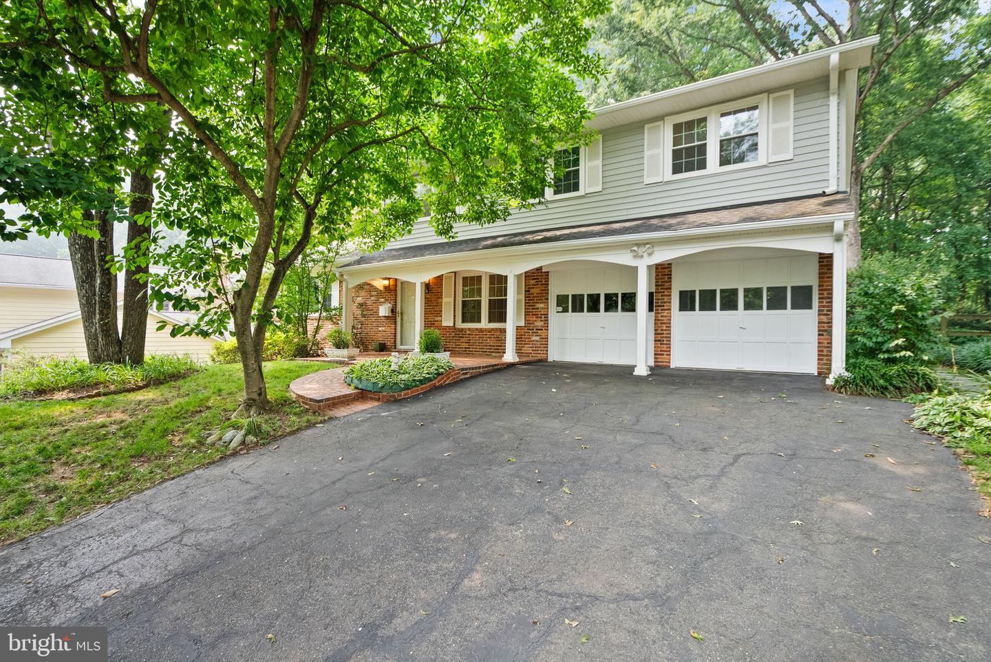 8104 Chivalry Rd Property Photo 1