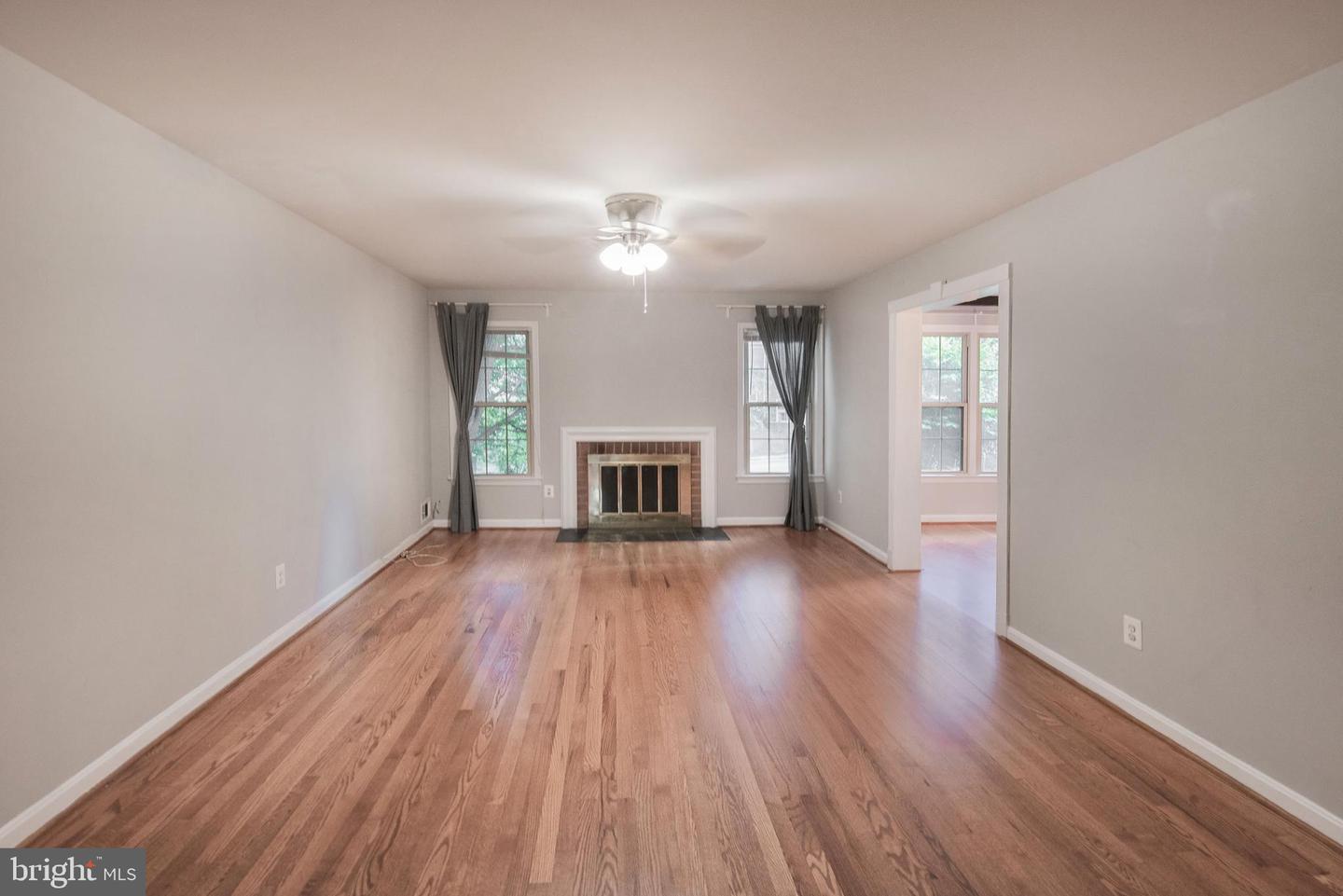 6611 Rosecroft Pl Property Photo 3