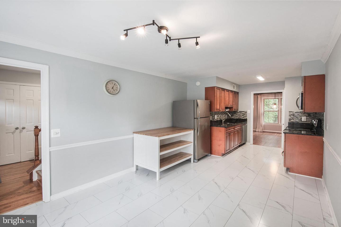 6611 Rosecroft Pl Property Photo 7