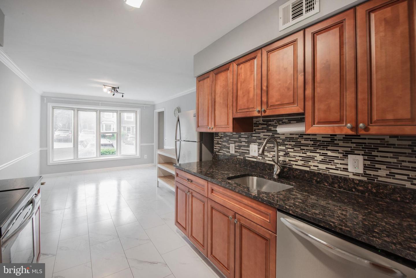 6611 Rosecroft Pl Property Photo 8