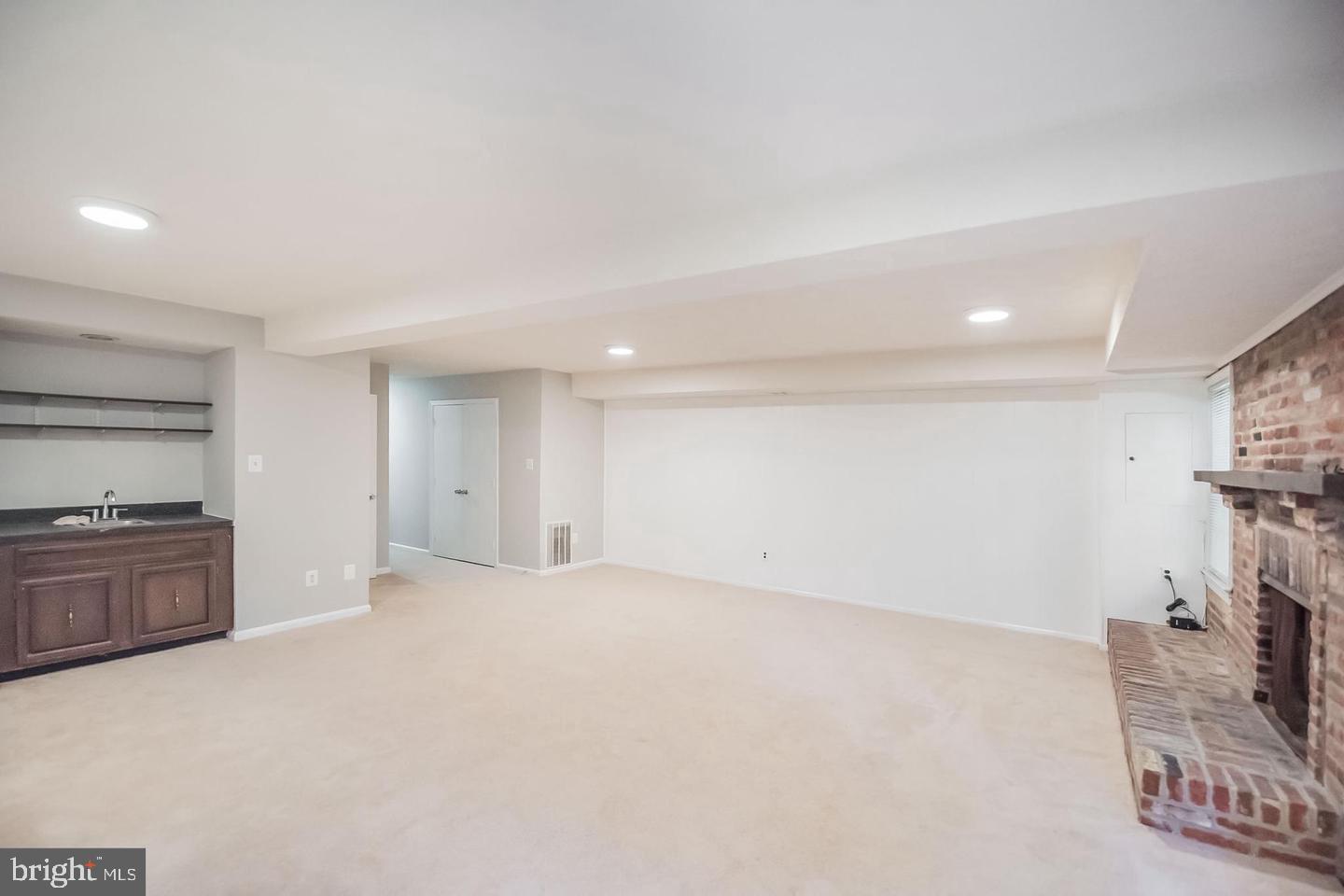 6611 Rosecroft Pl Property Photo 31