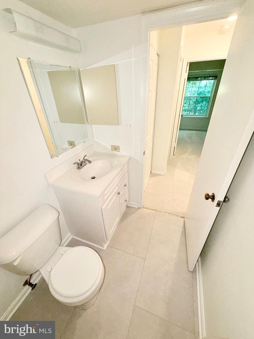 5918 Cove Landing Rd #202 Property Photo 17