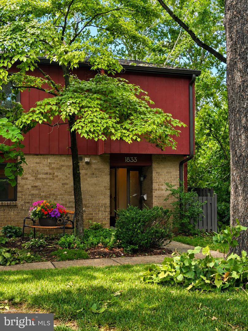 1833 Ivy Oak Sq #49 Property Photo 3