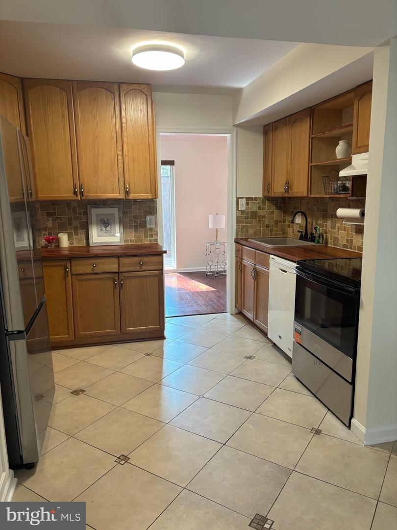 1833 Ivy Oak Sq #49 Property Photo 7