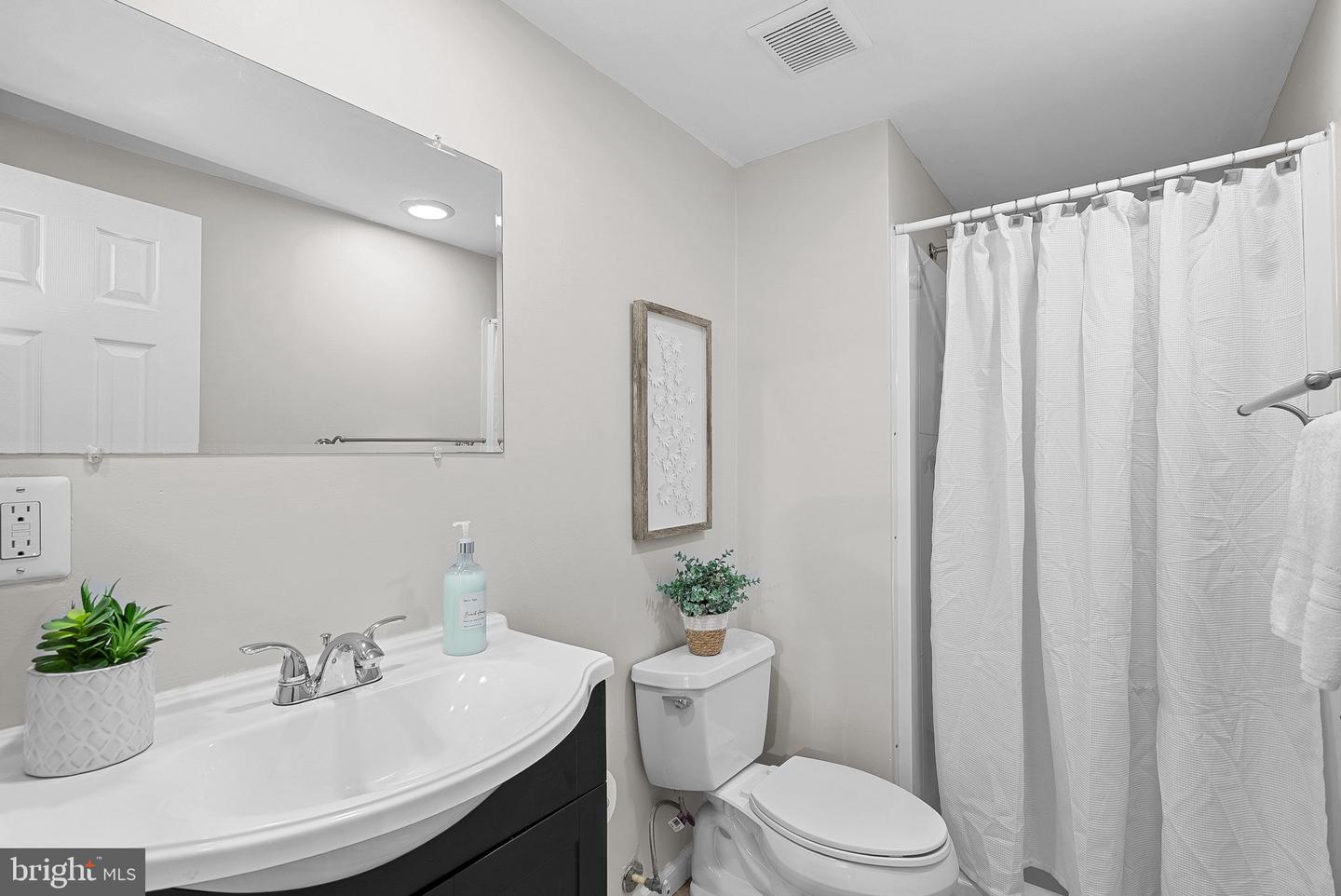 2284 Dosinia Ct Property Photo 44