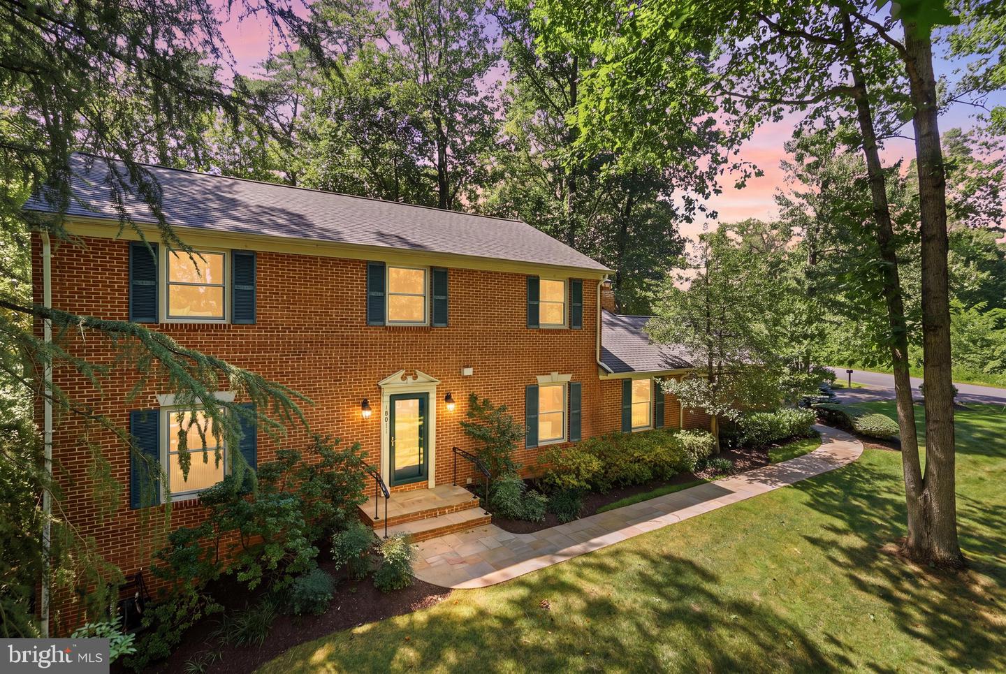 10811 Midsummer Dr Property Photo 2
