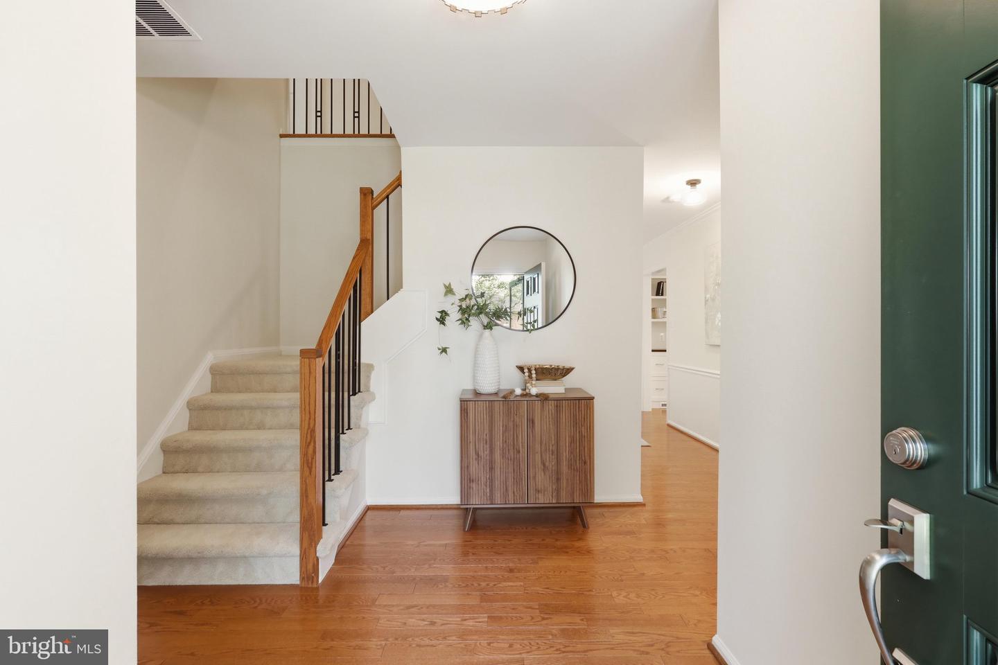10811 Midsummer Dr Property Photo 4