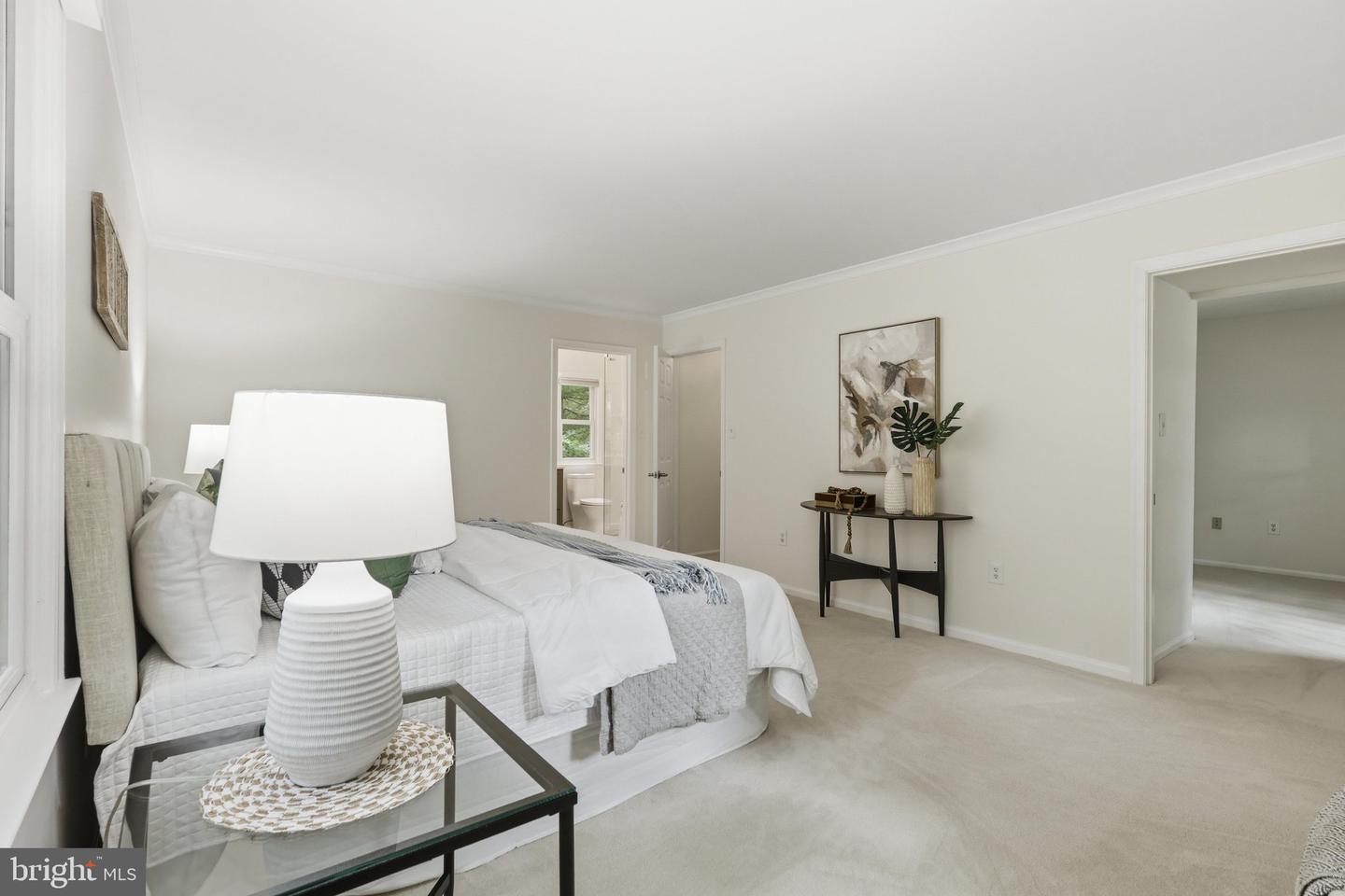 10811 Midsummer Dr Property Photo 18