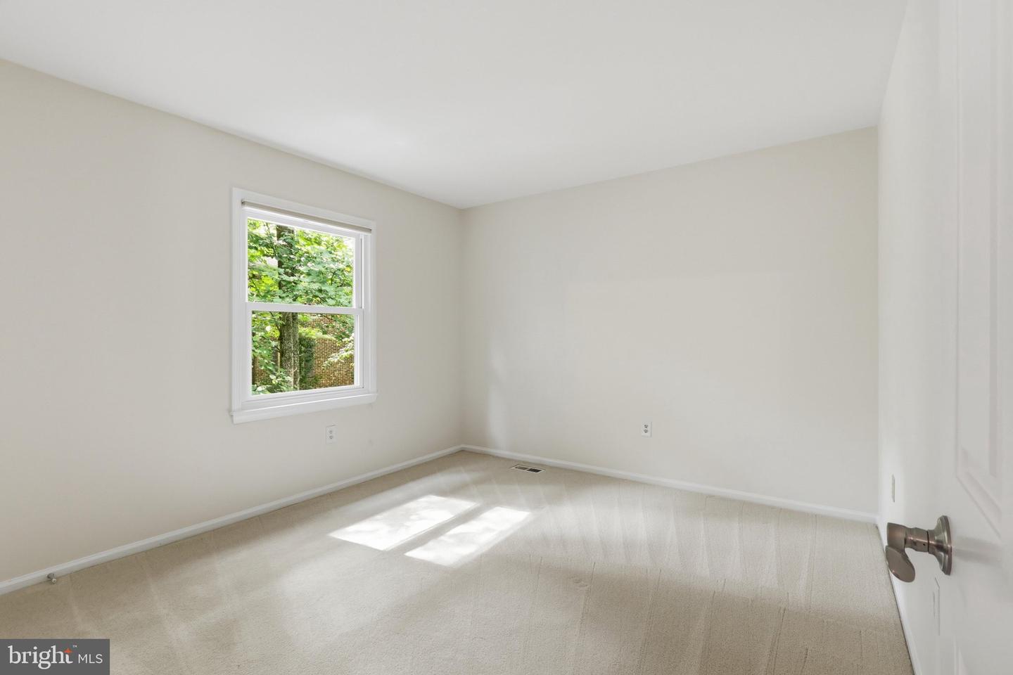 10811 Midsummer Dr Property Photo 23