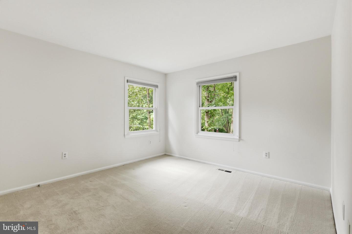 10811 Midsummer Dr Property Photo 24